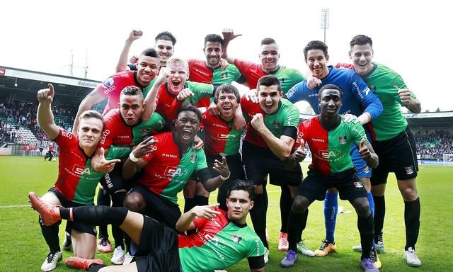 受瞩目的球 受瞩目的球