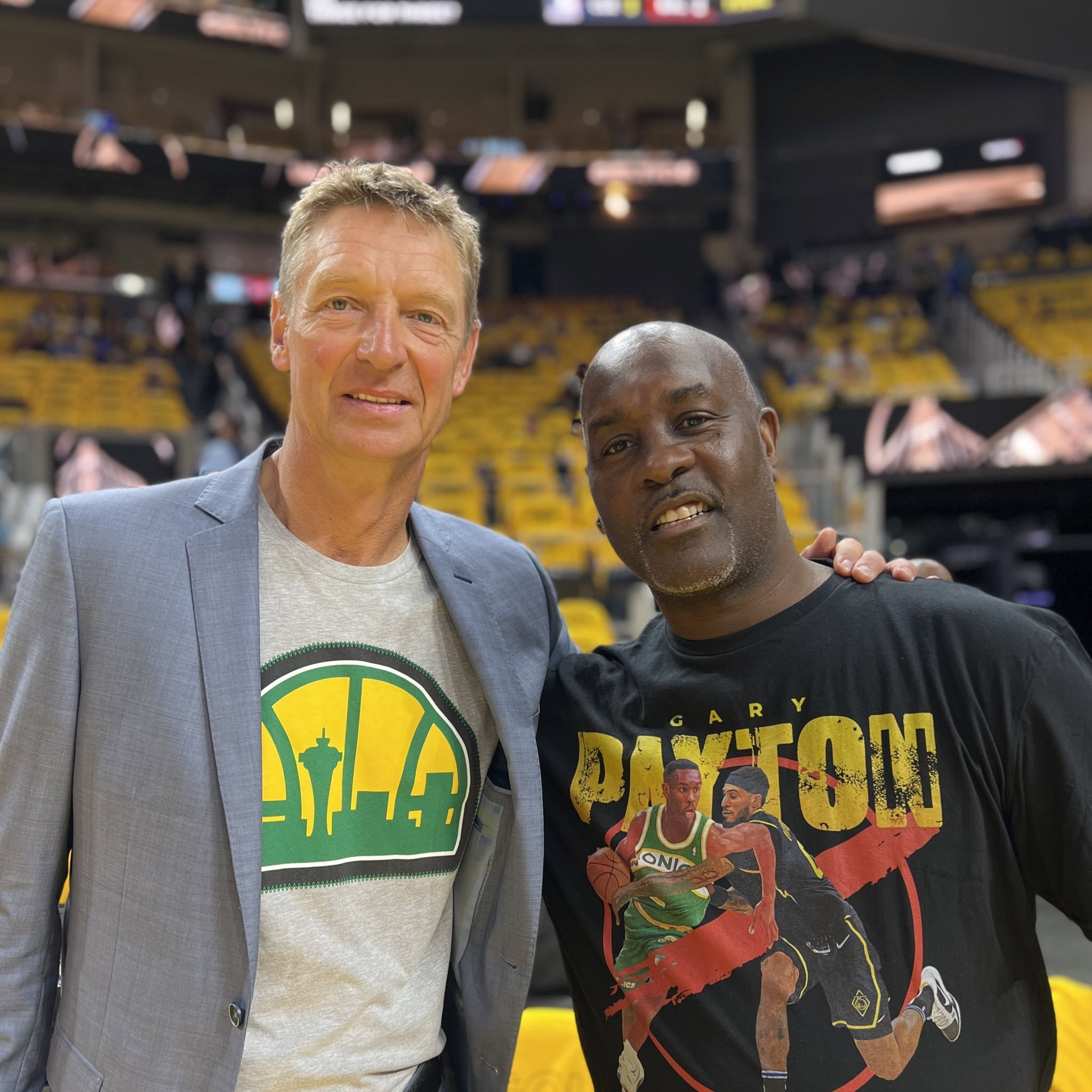 持与媒体和 持与媒体和